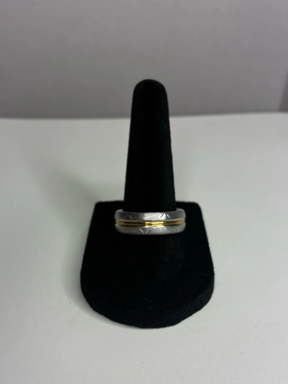 Silver And Gold Colored Wedding Style Band Paris Jewelry Ring V Engraved 7.75